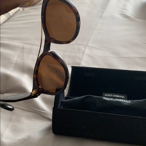 Dolce & Gabbana Sunglasses w bar across